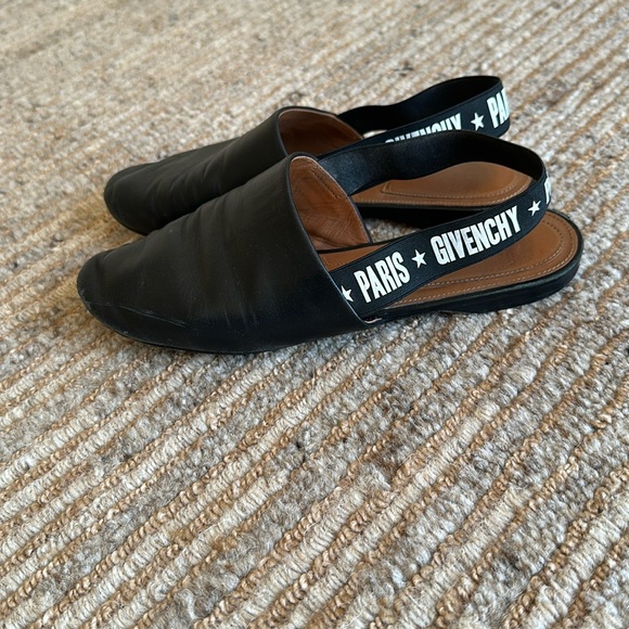 Authentic Givenchy - Picture 1 of 6